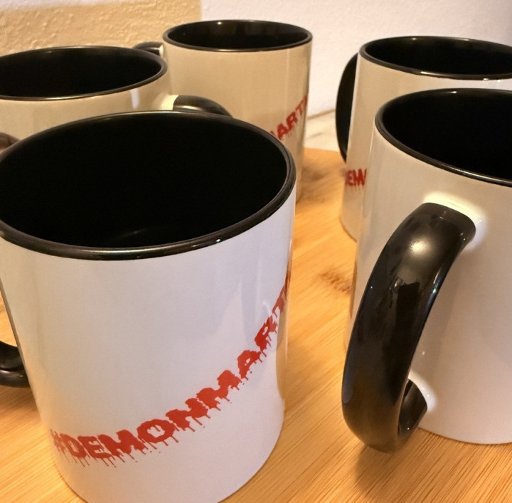 Keramický hrnek s vlastním potiskem 330ml s barevným vnitřkem a ouškem - HRRRnek.cz