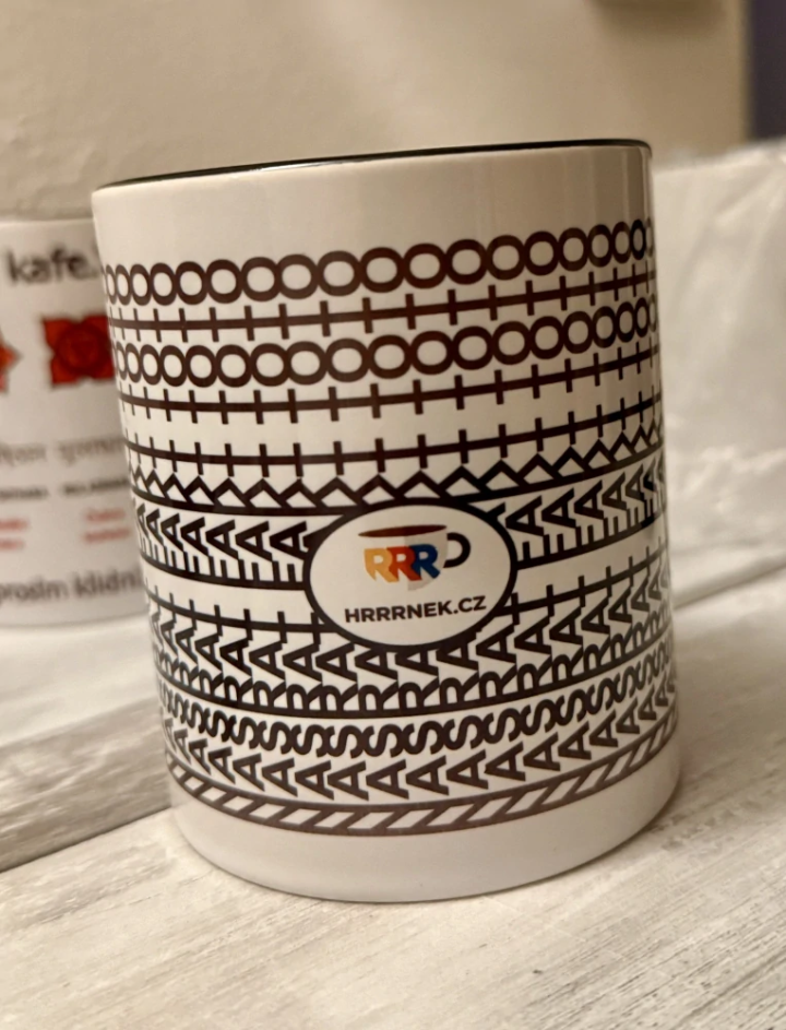 Keramický hrnek - Nasrat fakt toto - HRRRnek.cz